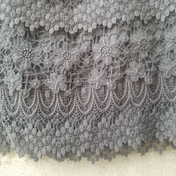 American Eagle Outfitter crochet lace skirt. Sz 8 - Picture 2 of 7